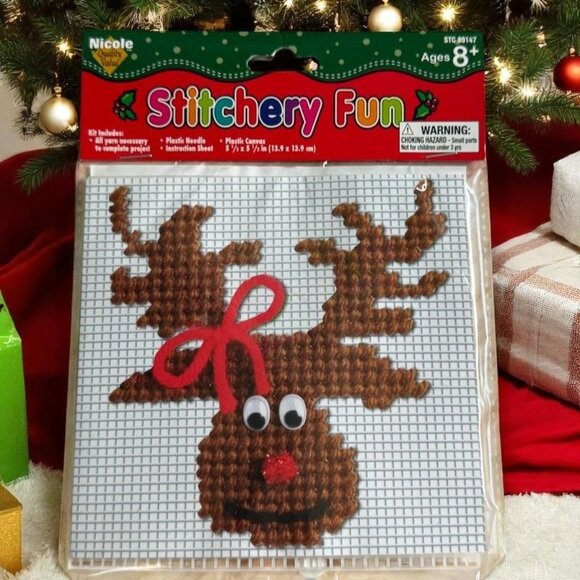 Nicole Stitchery Fun Plastic Canvas Kit Reindeer Design Ages 8+ Includes Yarn Ne - Picture 1 of 4
